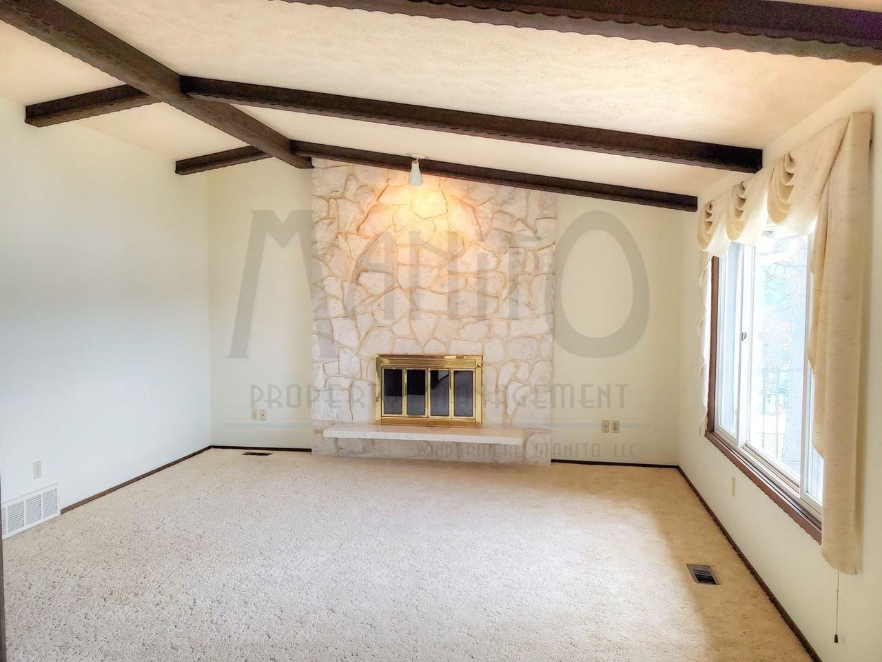 24118 E Lakeridge Dr - Photo 2 of 17
