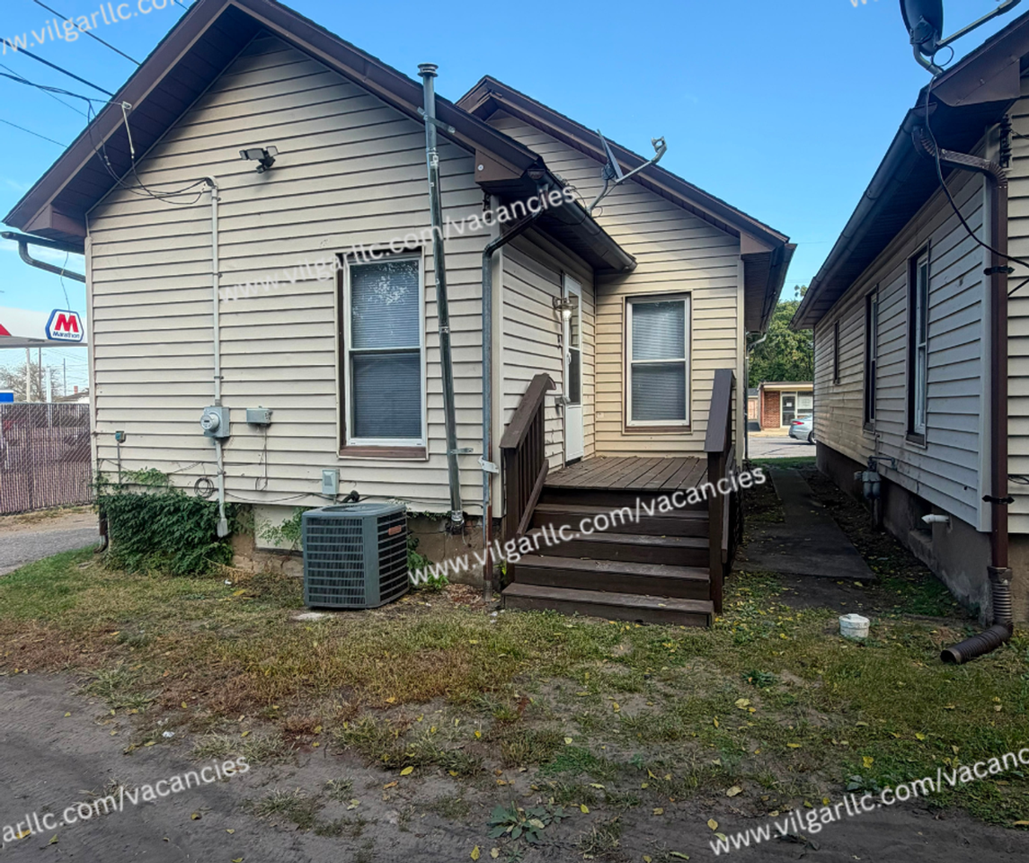 1309 Franklin St - Photo 2 of 17