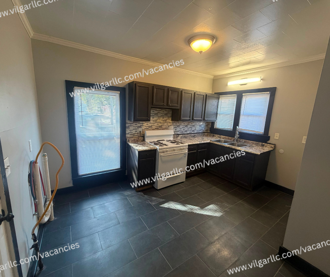 1309 Franklin St - Photo 3 of 17