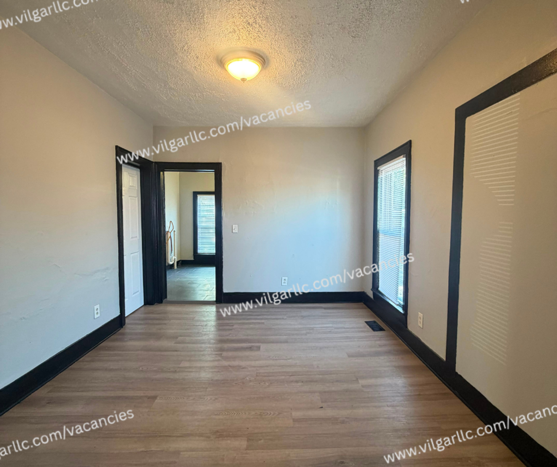 1309 Franklin St - Photo 6 of 17