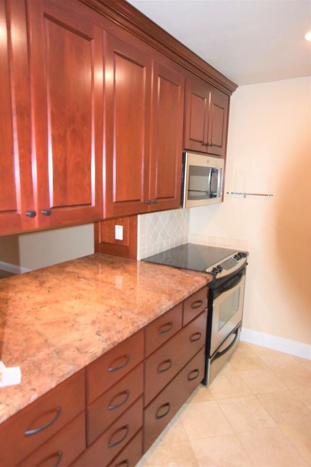 627 Forest Ave - Photo 2 of 25