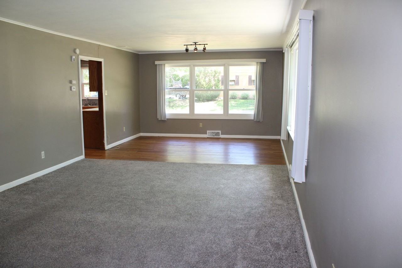 1427 Hillcrest Dr - Photo 2 of 25