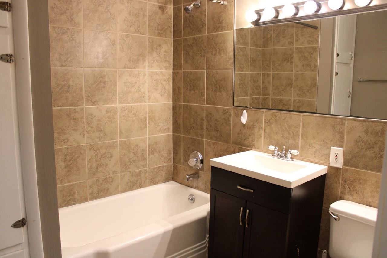 1427 Hillcrest Dr - Photo 6 of 25
