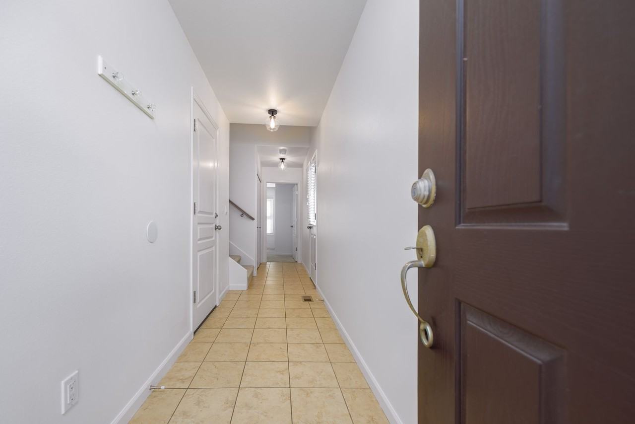 20289 Schaeffer Dr - Photo 4 of 43
