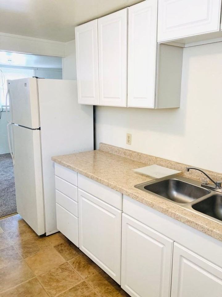 305 E Grandview Dr #4 - Photo 4 of 9