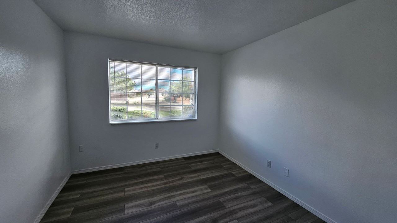 2101 Sea Foam St Nw - Photo 5 of 25