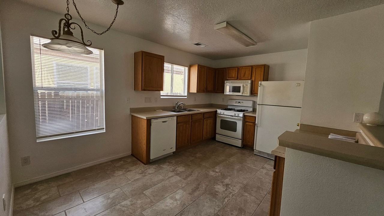 2101 Sea Foam St Nw - Photo 7 of 25
