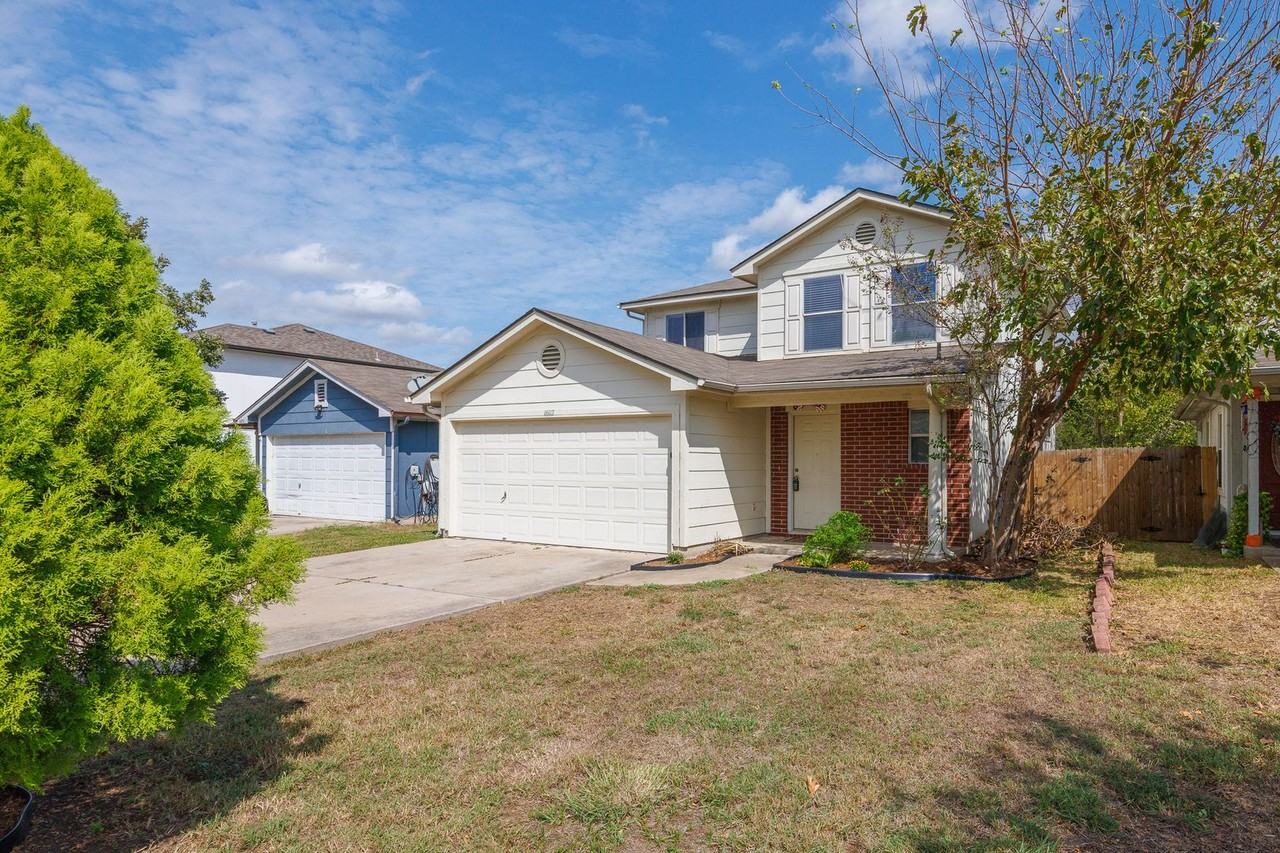 16117 Hamilton Point Cir - Photo 2 of 18