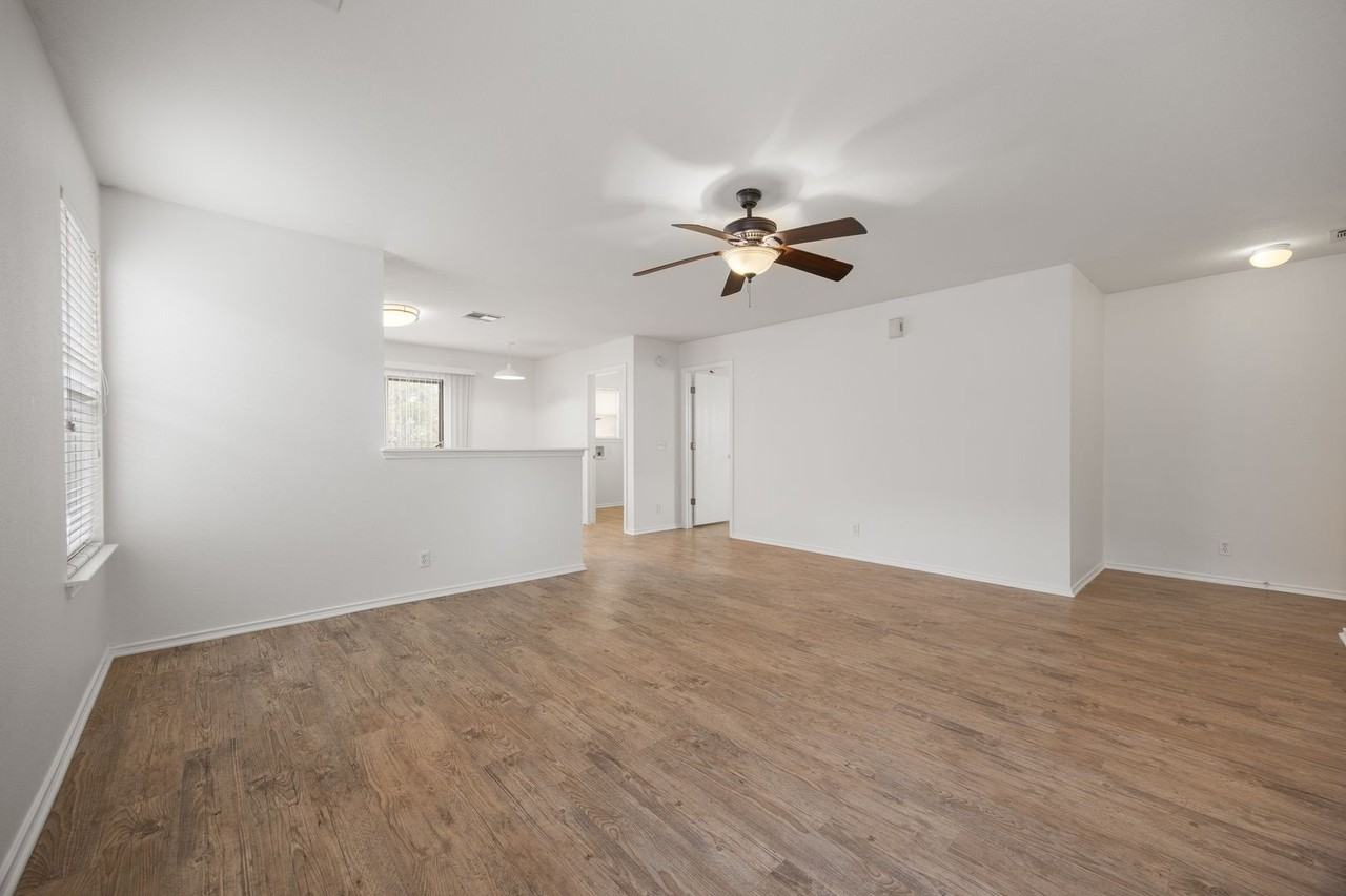 16117 Hamilton Point Cir - Photo 4 of 18