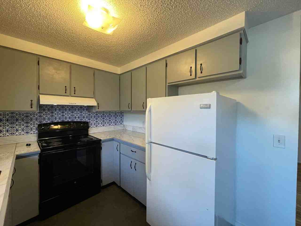 823 Oak St - Photo 7 of 19