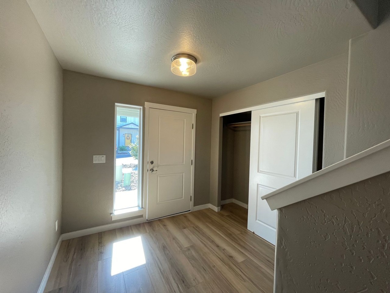 340 Everett Way - Photo 2 of 22