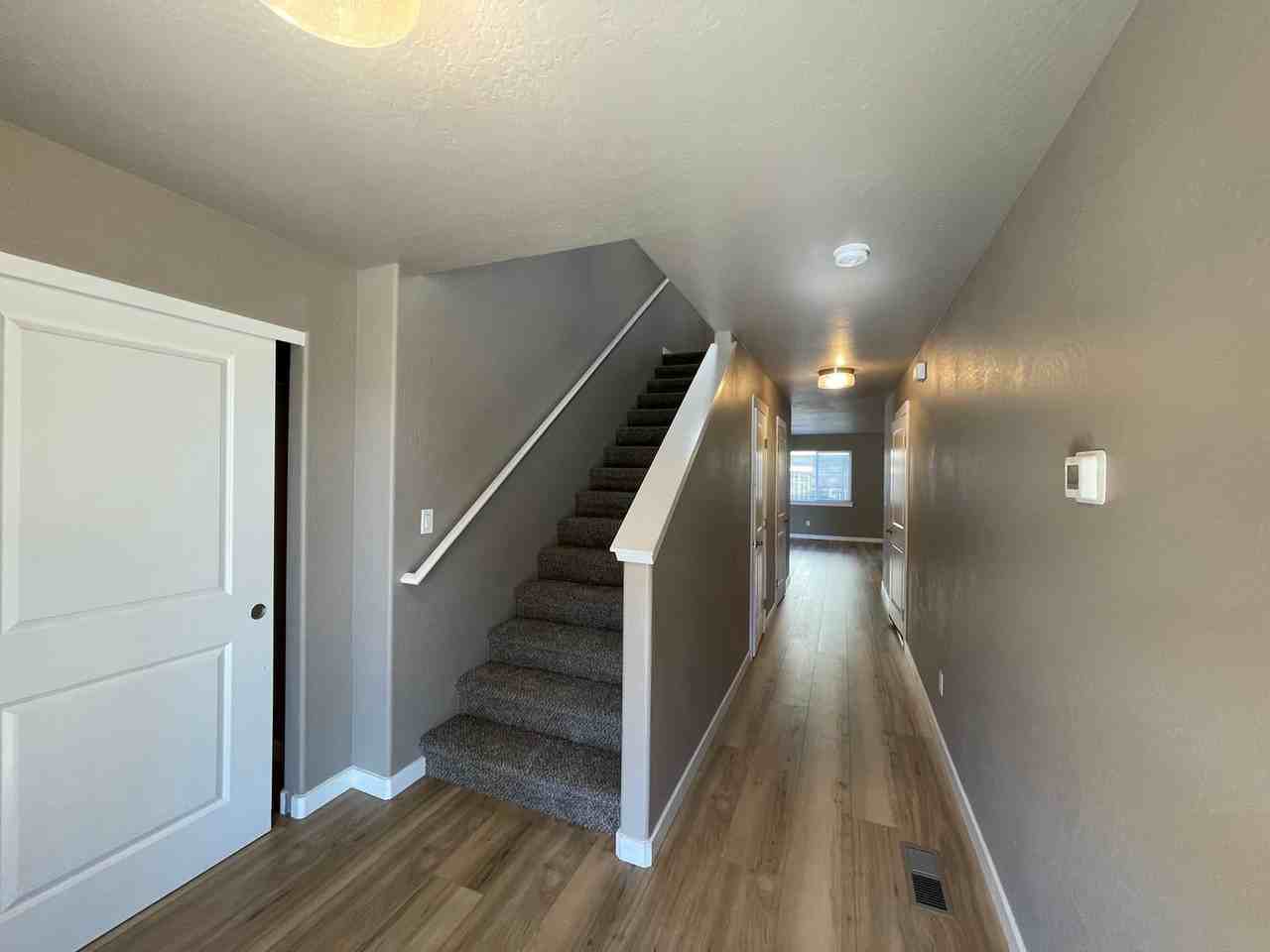 340 Everett Way - Photo 3 of 22