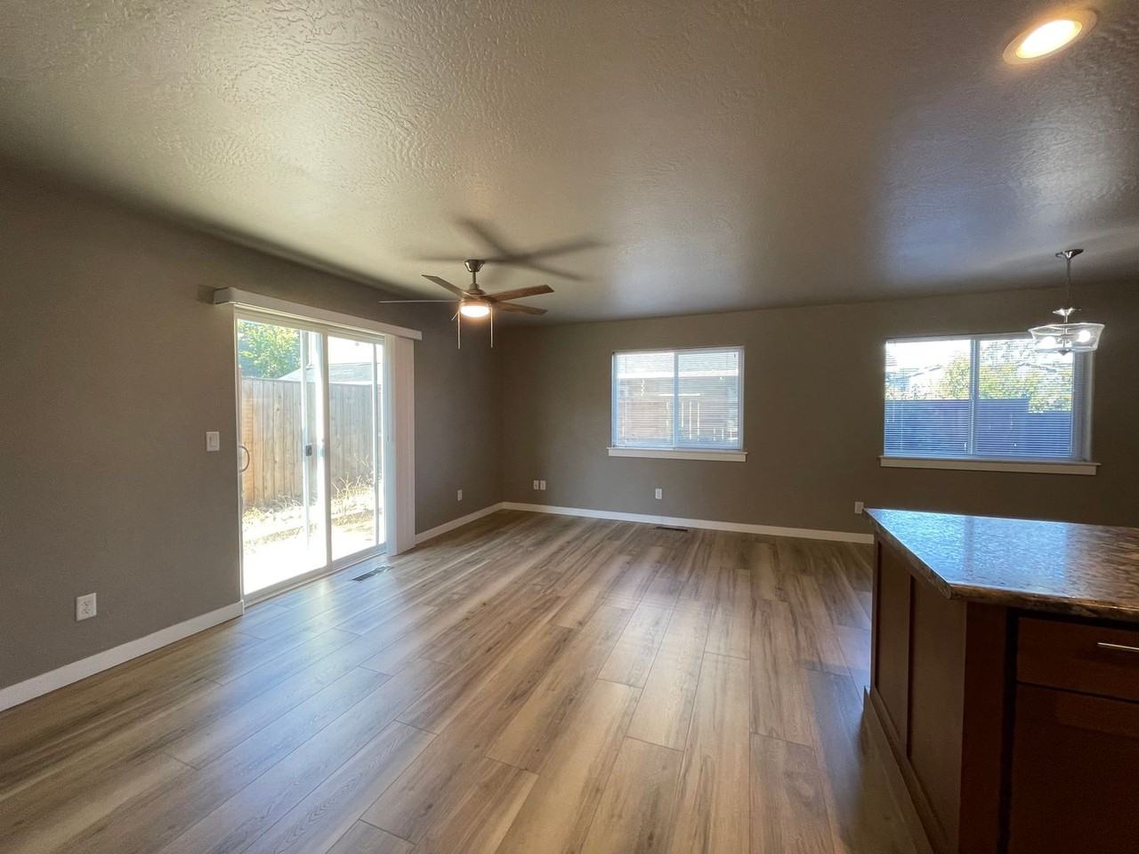 340 Everett Way - Photo 4 of 22