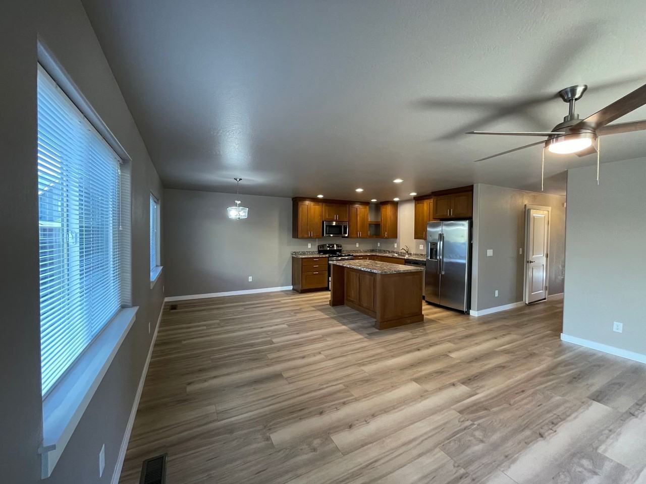 340 Everett Way - Photo 5 of 22