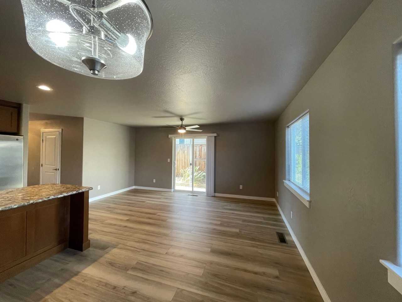 340 Everett Way - Photo 7 of 22