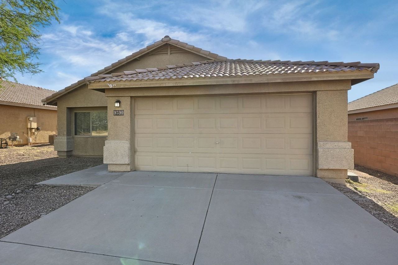 9590 N Marsh Wren Pl - Photo 2 of 39