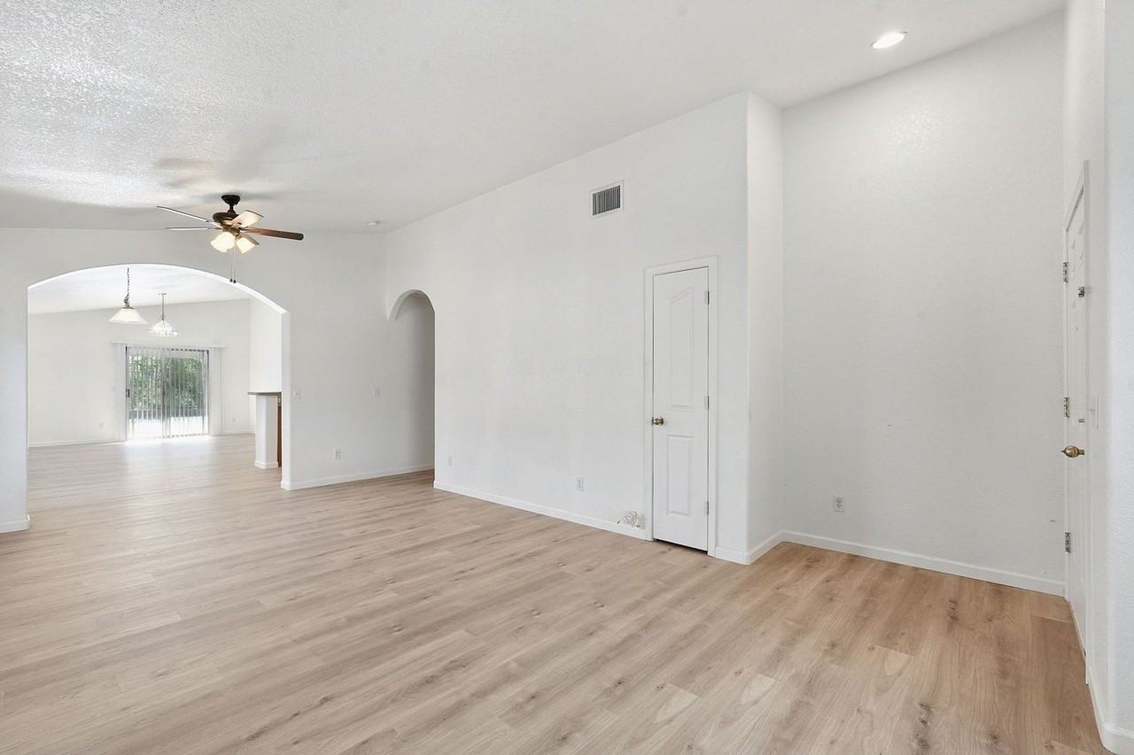9590 N Marsh Wren Pl - Photo 7 of 39