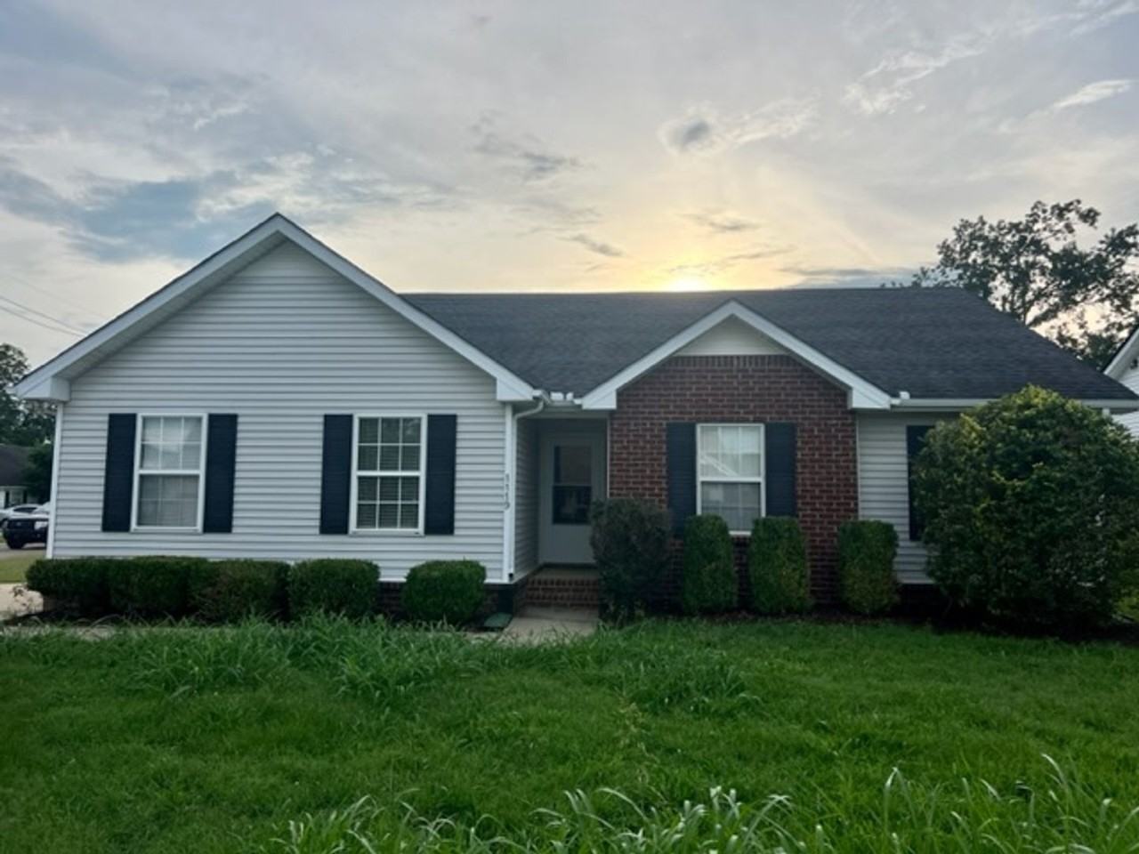 1119 Eastwoods Dr - Photo 2 of 22