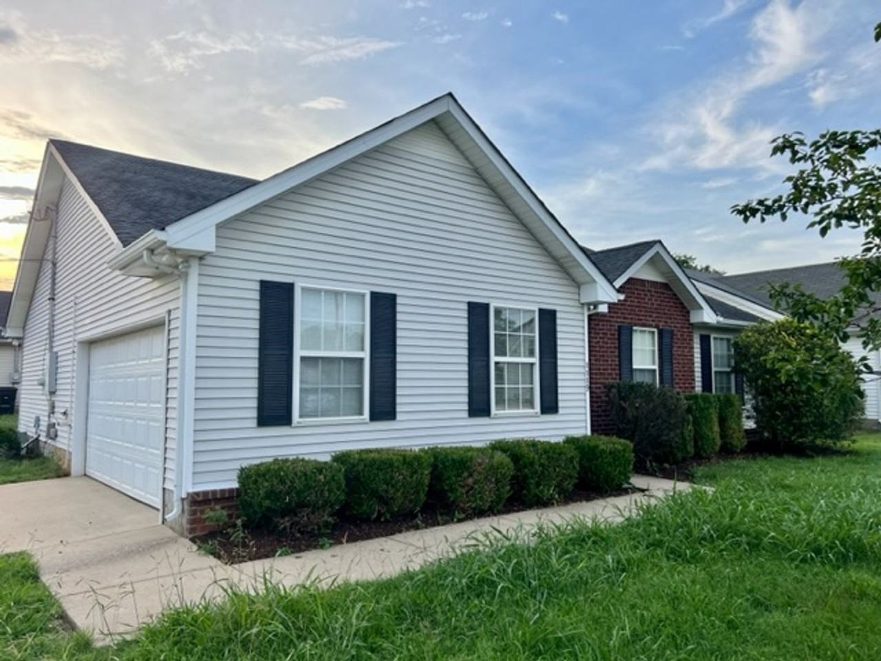 1119 Eastwoods Dr - Photo 3 of 22