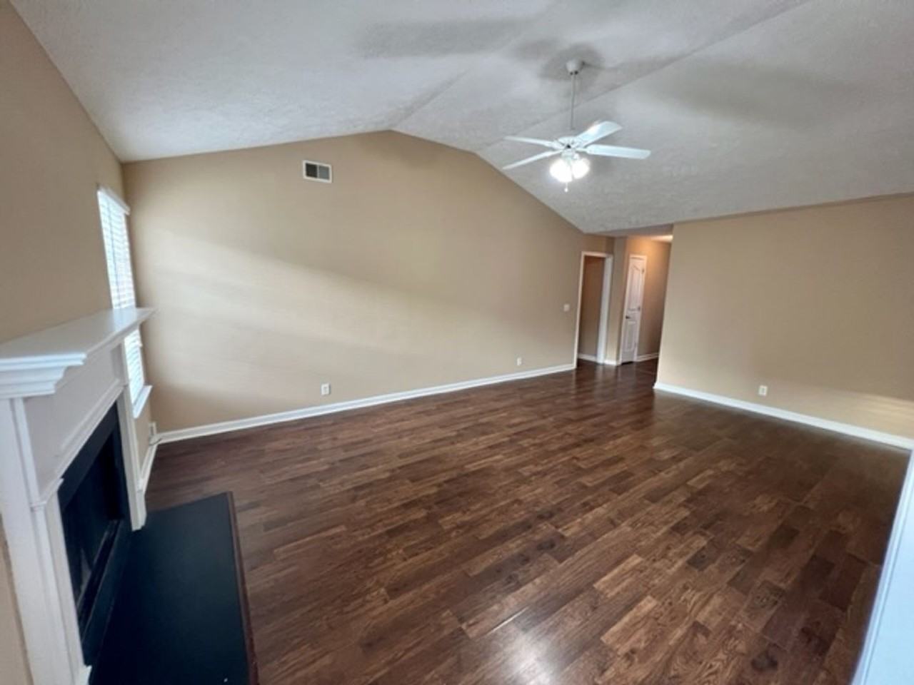 1119 Eastwoods Dr - Photo 4 of 22