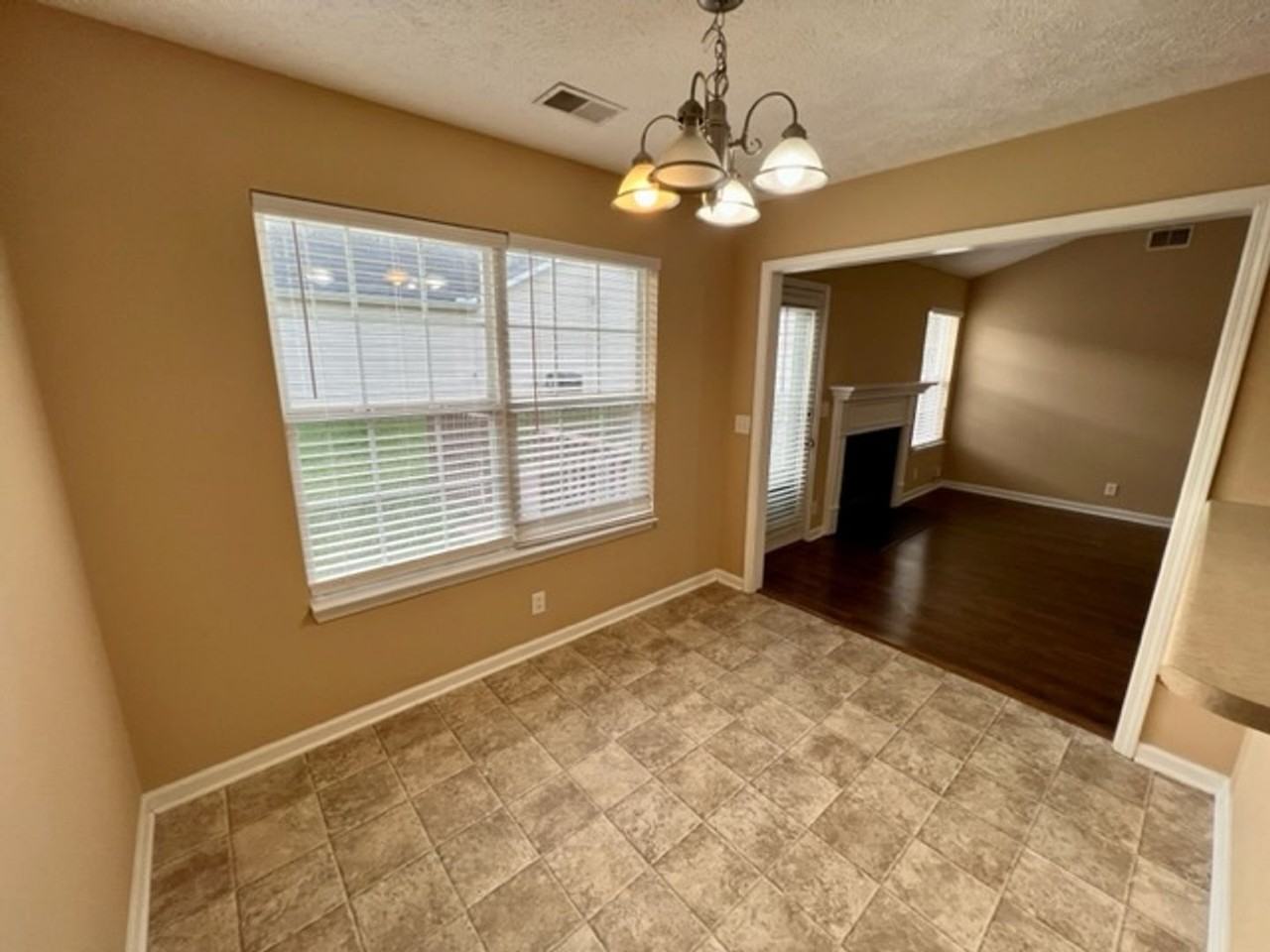 1119 Eastwoods Dr - Photo 7 of 22