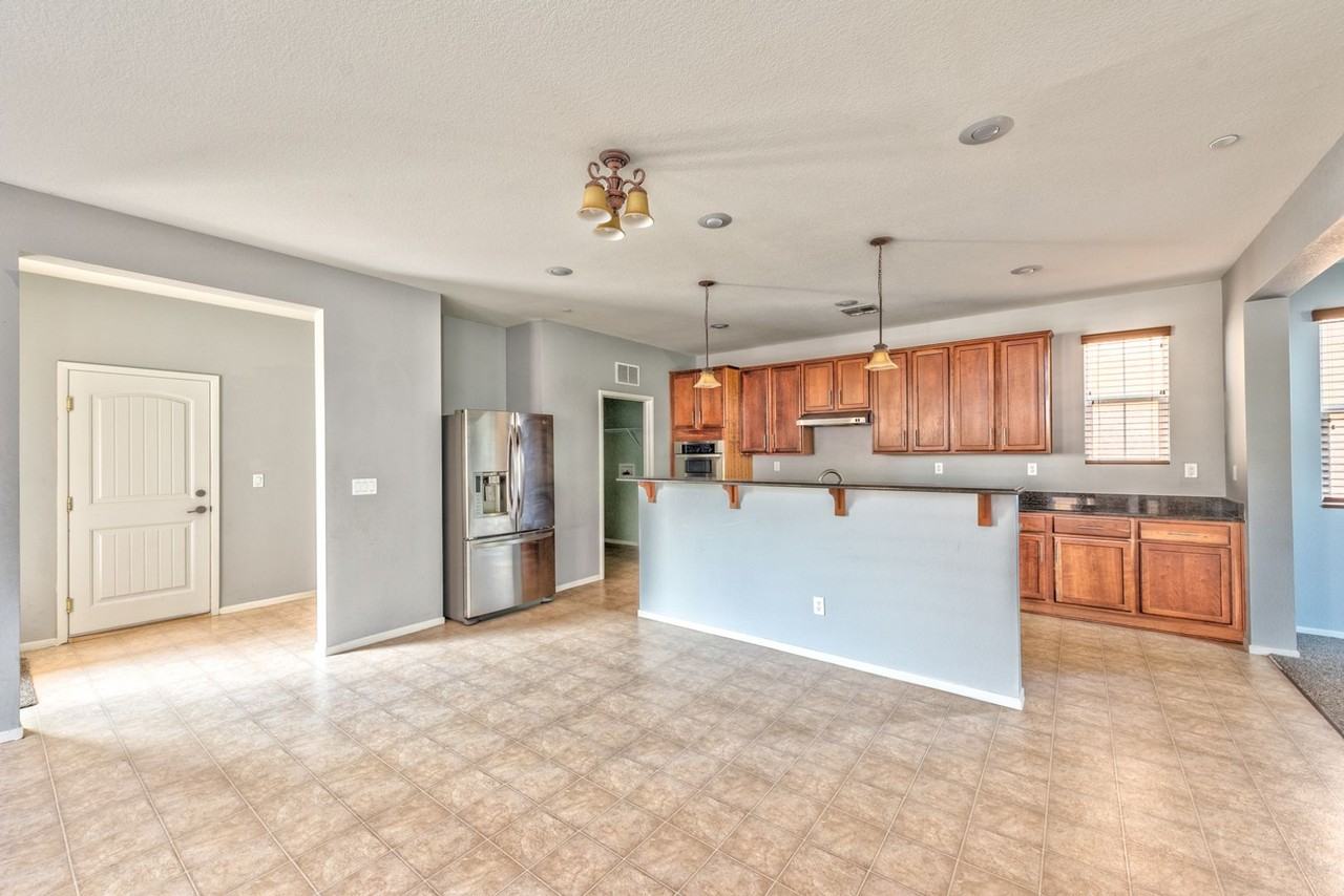 3185 Sisley Garden Ave - Photo 5 of 20