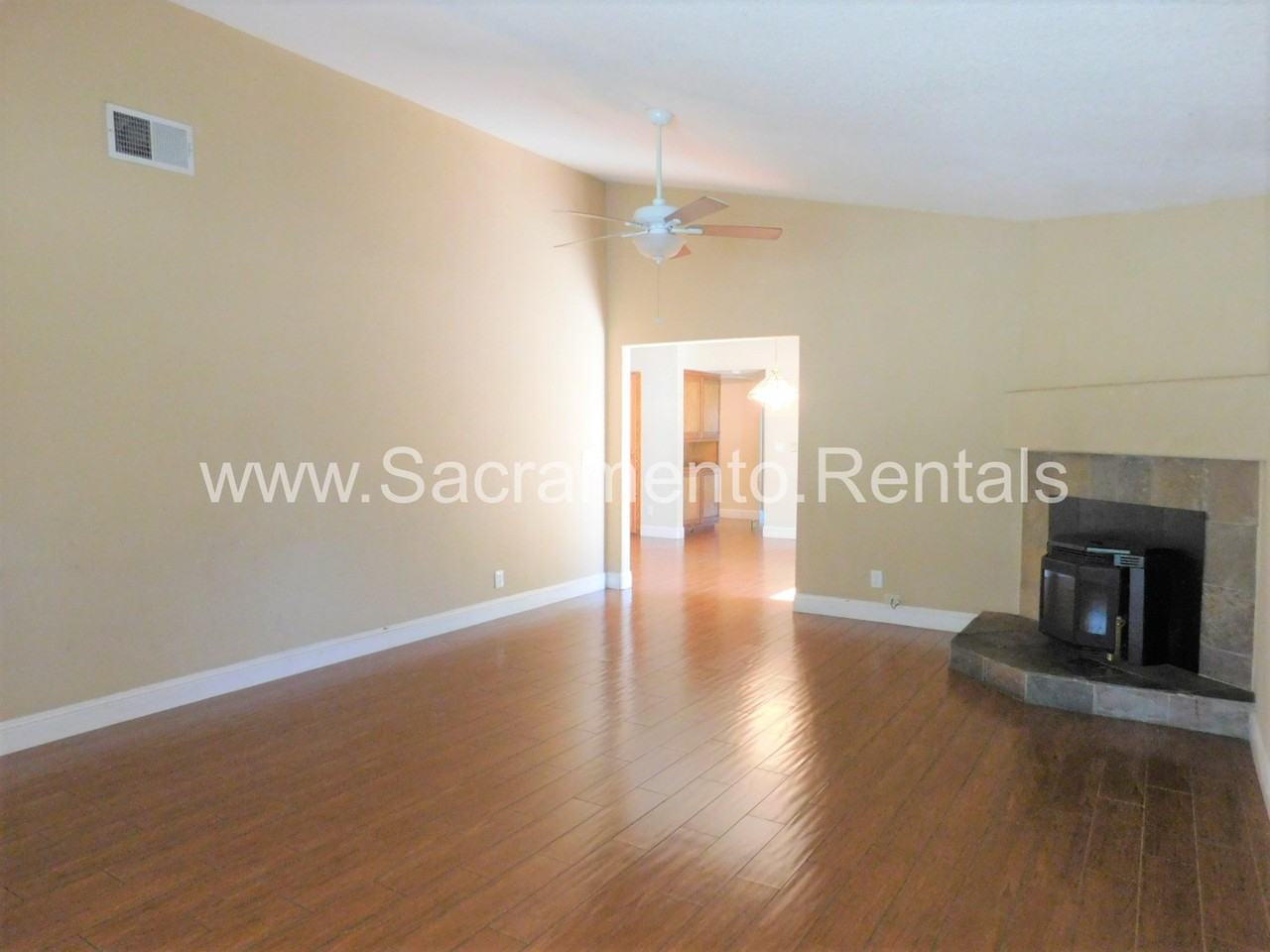 5910 Petaluma Ct - Photo 3 of 16