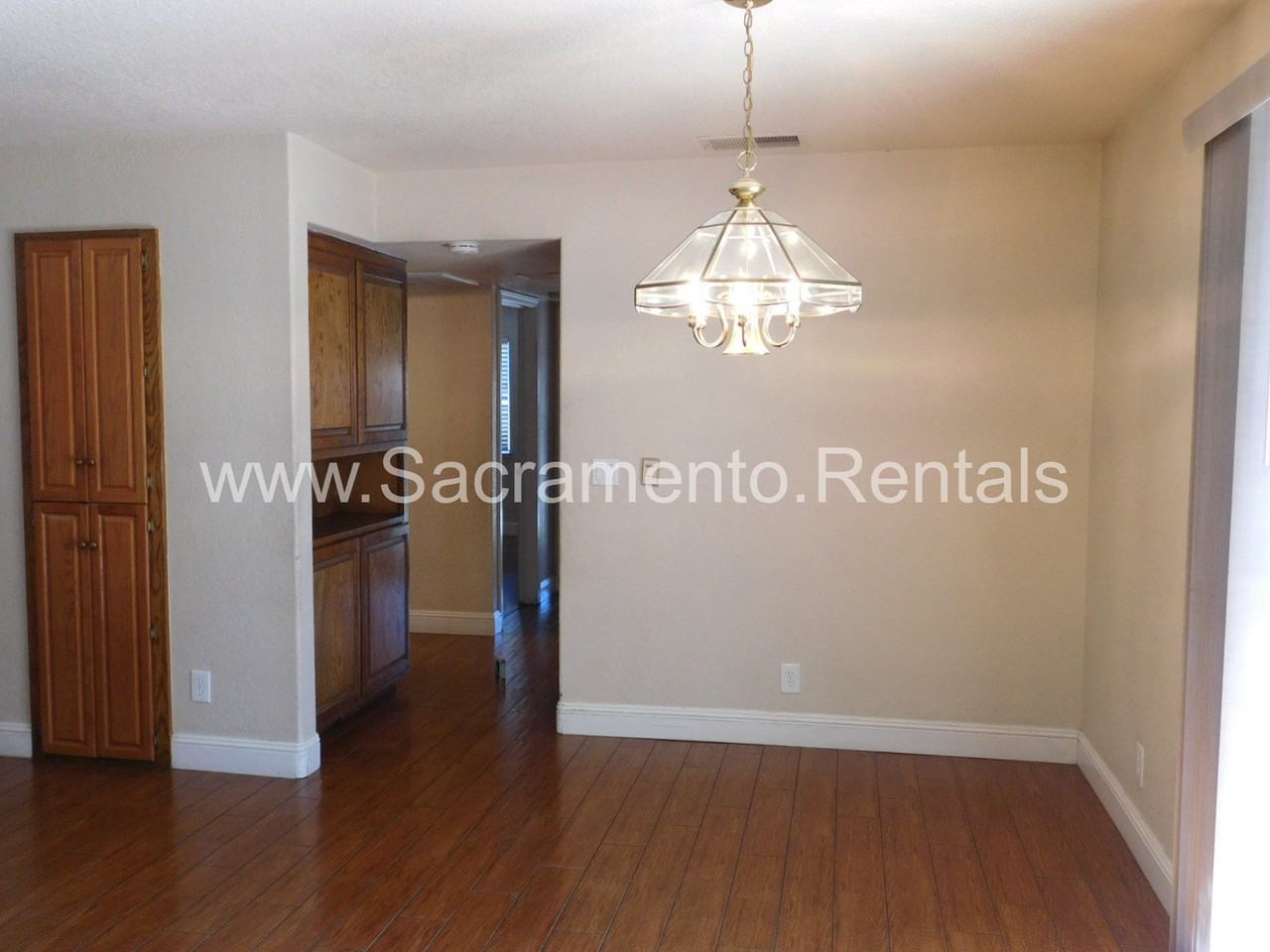 5910 Petaluma Ct - Photo 5 of 16