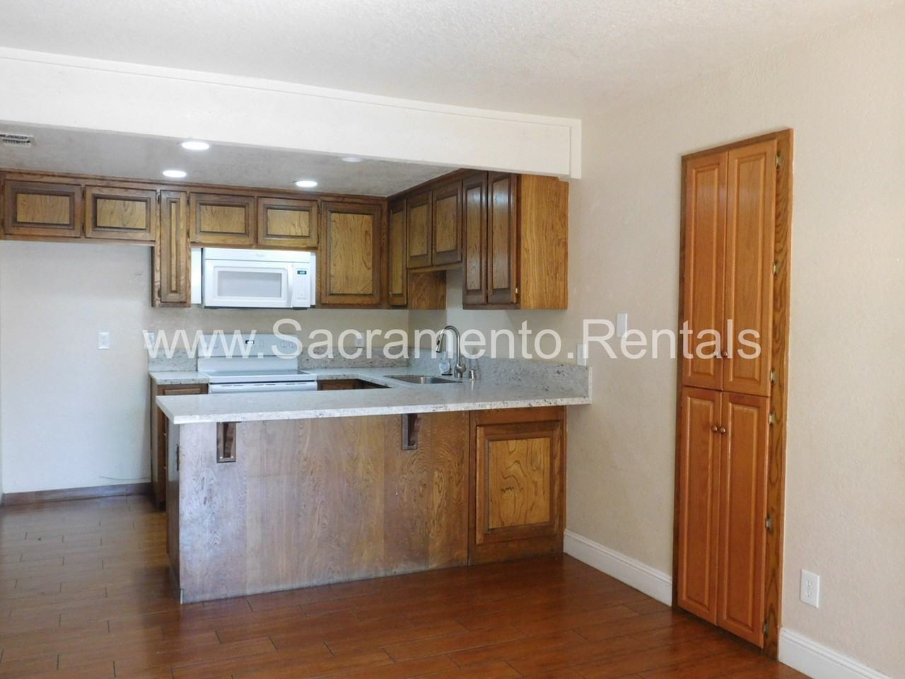 5910 Petaluma Ct - Photo 7 of 16