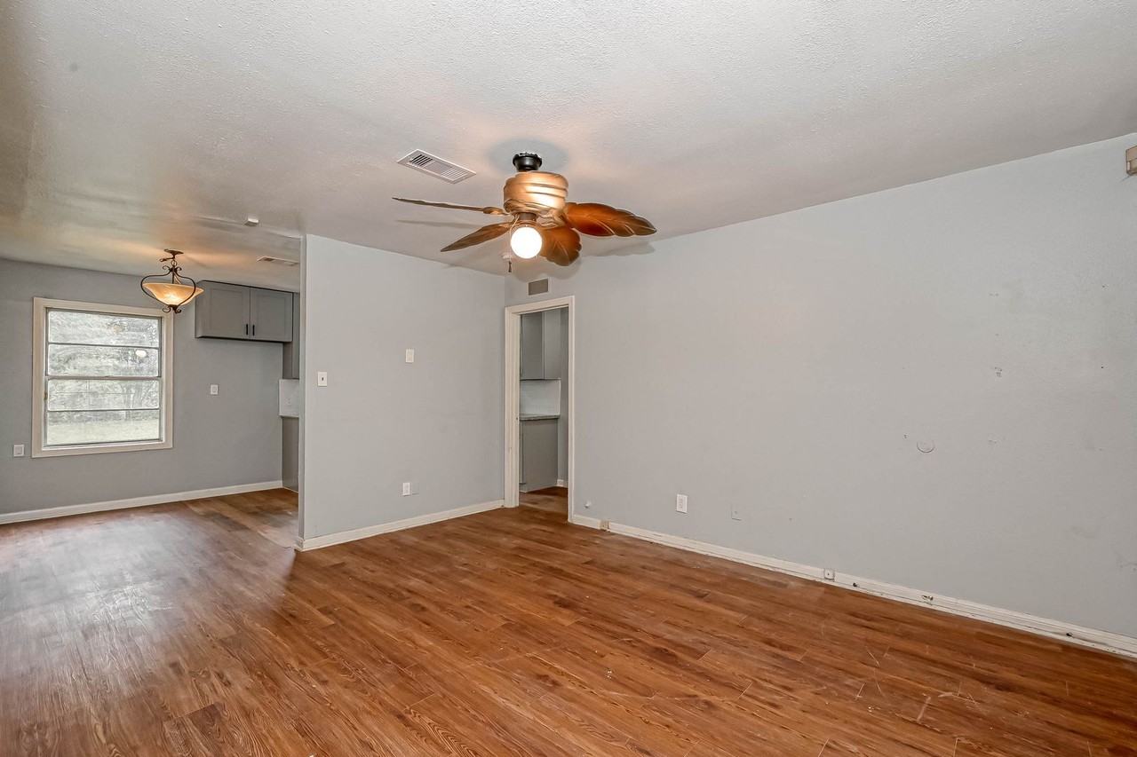5707 Lakefield Dr - Photo 2 of 12