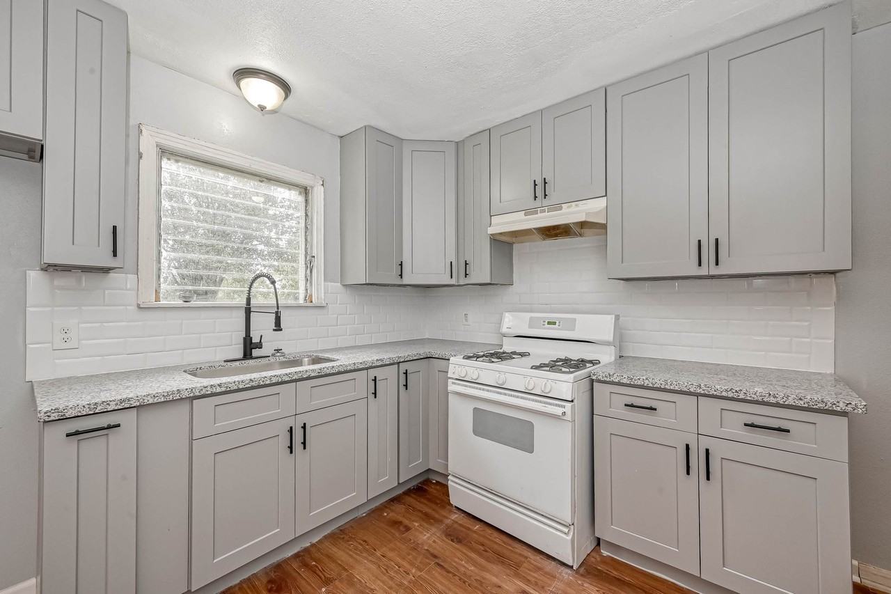 5707 Lakefield Dr - Photo 4 of 12