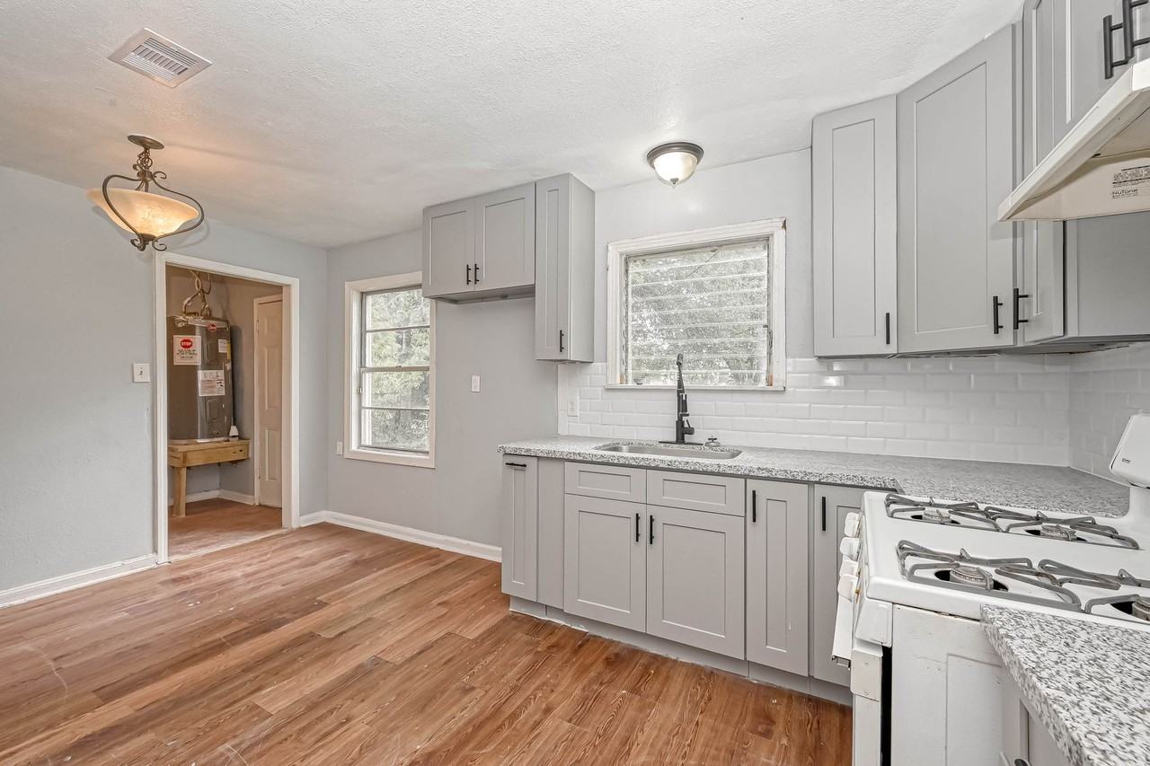 5707 Lakefield Dr - Photo 5 of 12