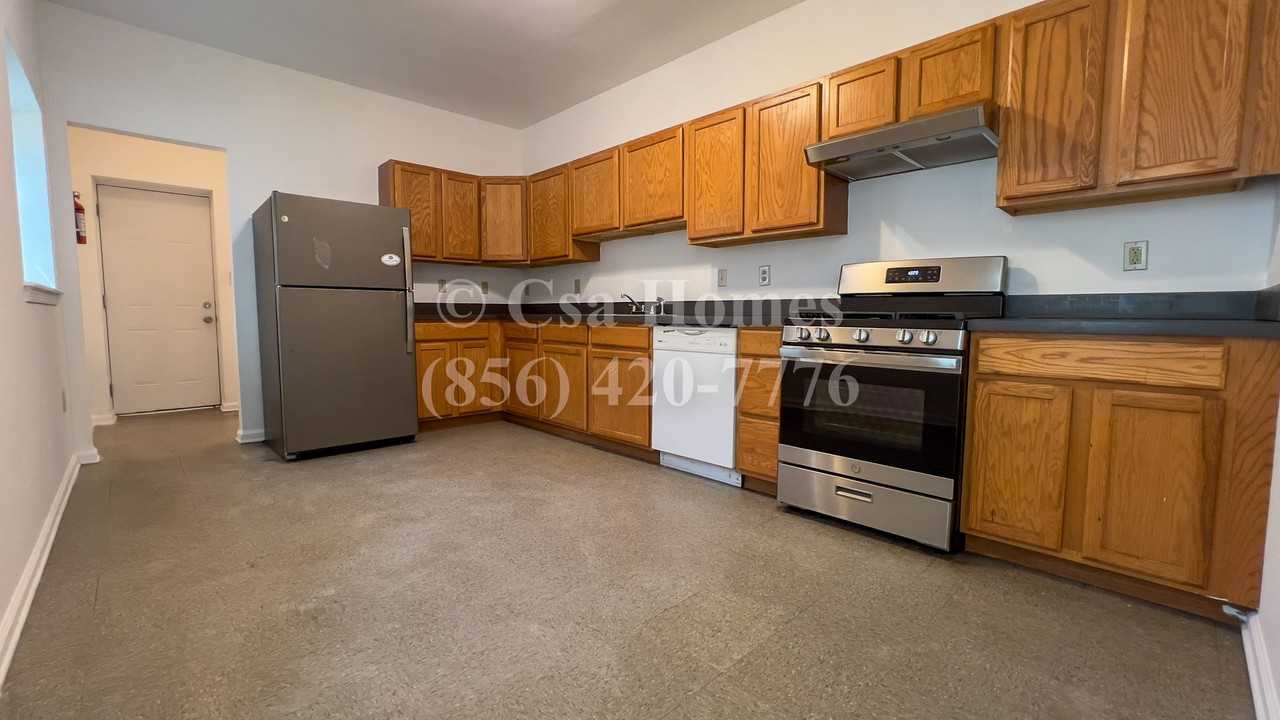 411 Viola St - Photo 4 of 17