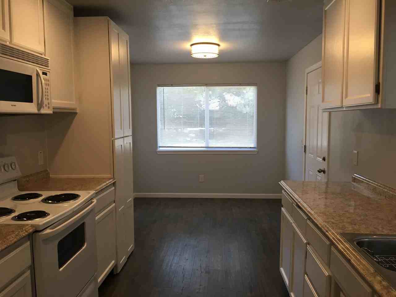 108 Louis Ln - Photo 7 of 11