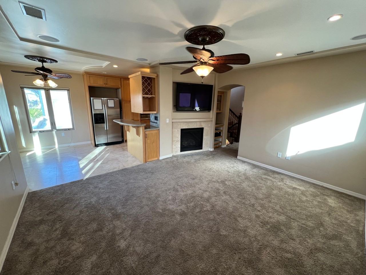 752 Island Ct - Photo 3 of 32