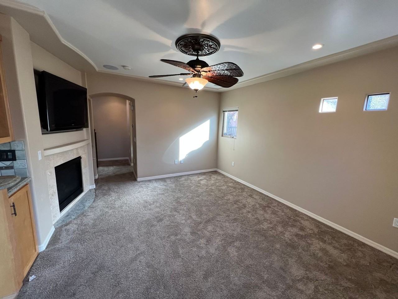 752 Island Ct - Photo 4 of 32