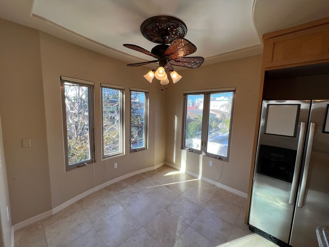 752 Island Ct - Photo 5 of 32