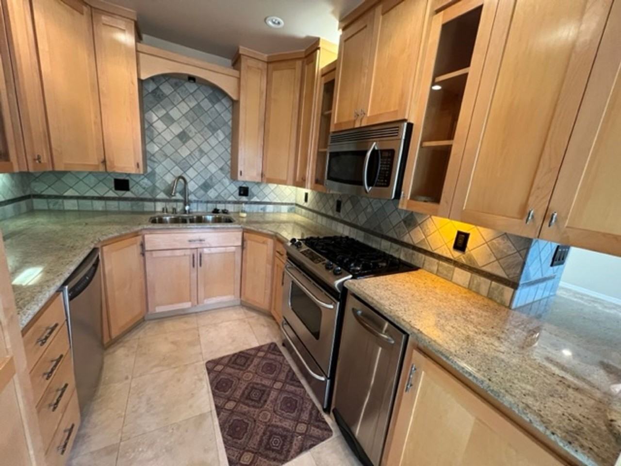 752 Island Ct - Photo 6 of 32