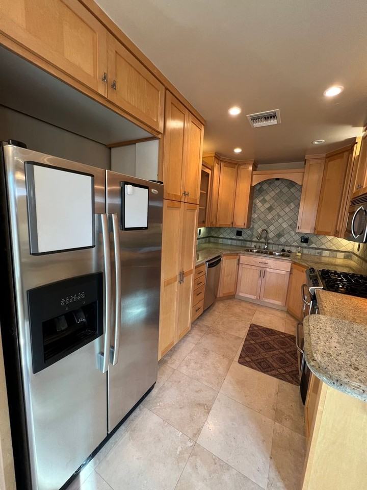 752 Island Ct - Photo 7 of 32