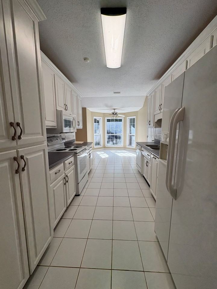 139 Michael Ln - Photo 3 of 17
