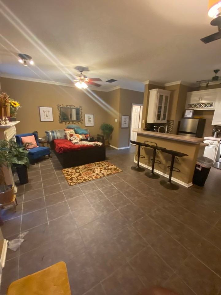 2464 Southcourt Cir - Photo 4 of 12
