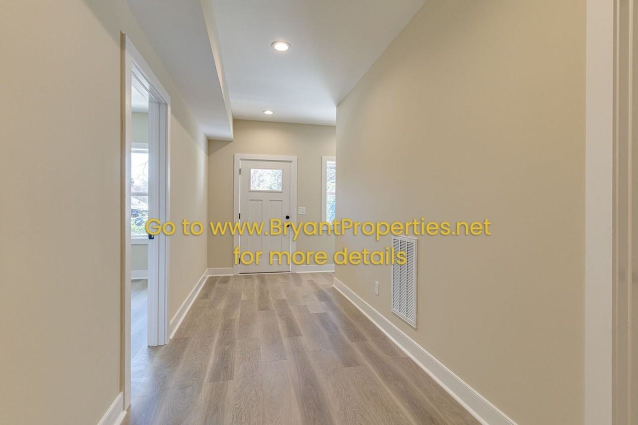 1135 Lawrence Ave - Photo 4 of 44