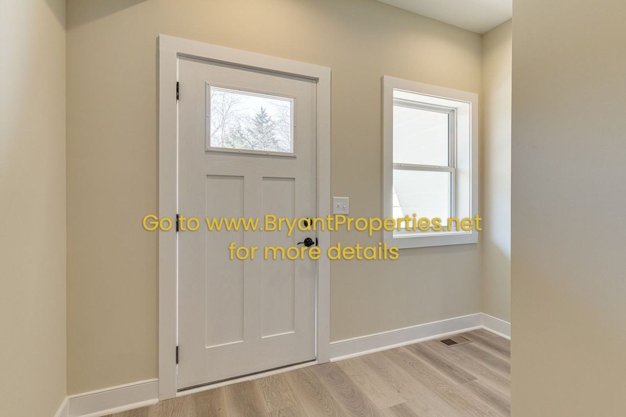 1135 Lawrence Ave - Photo 5 of 44