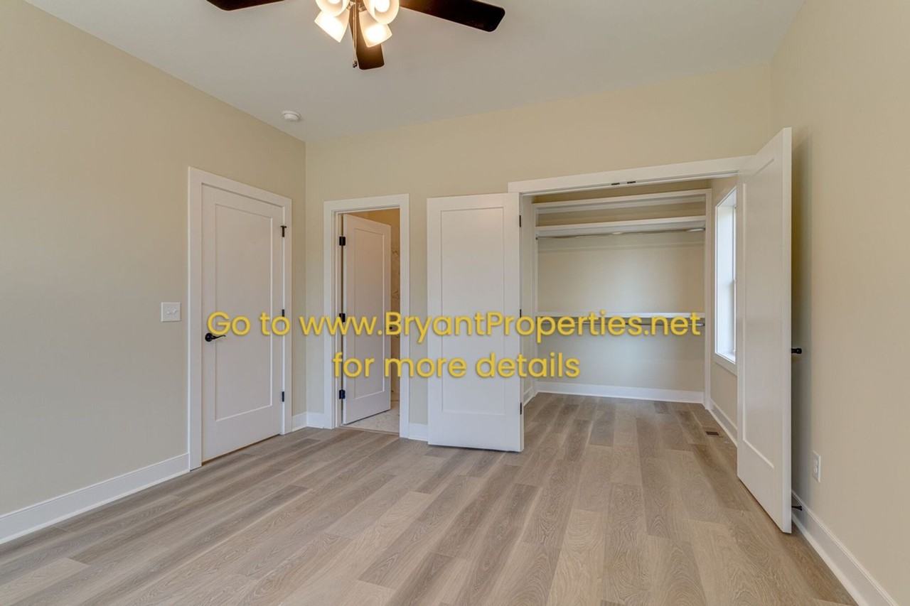 1135 Lawrence Ave - Photo 7 of 44