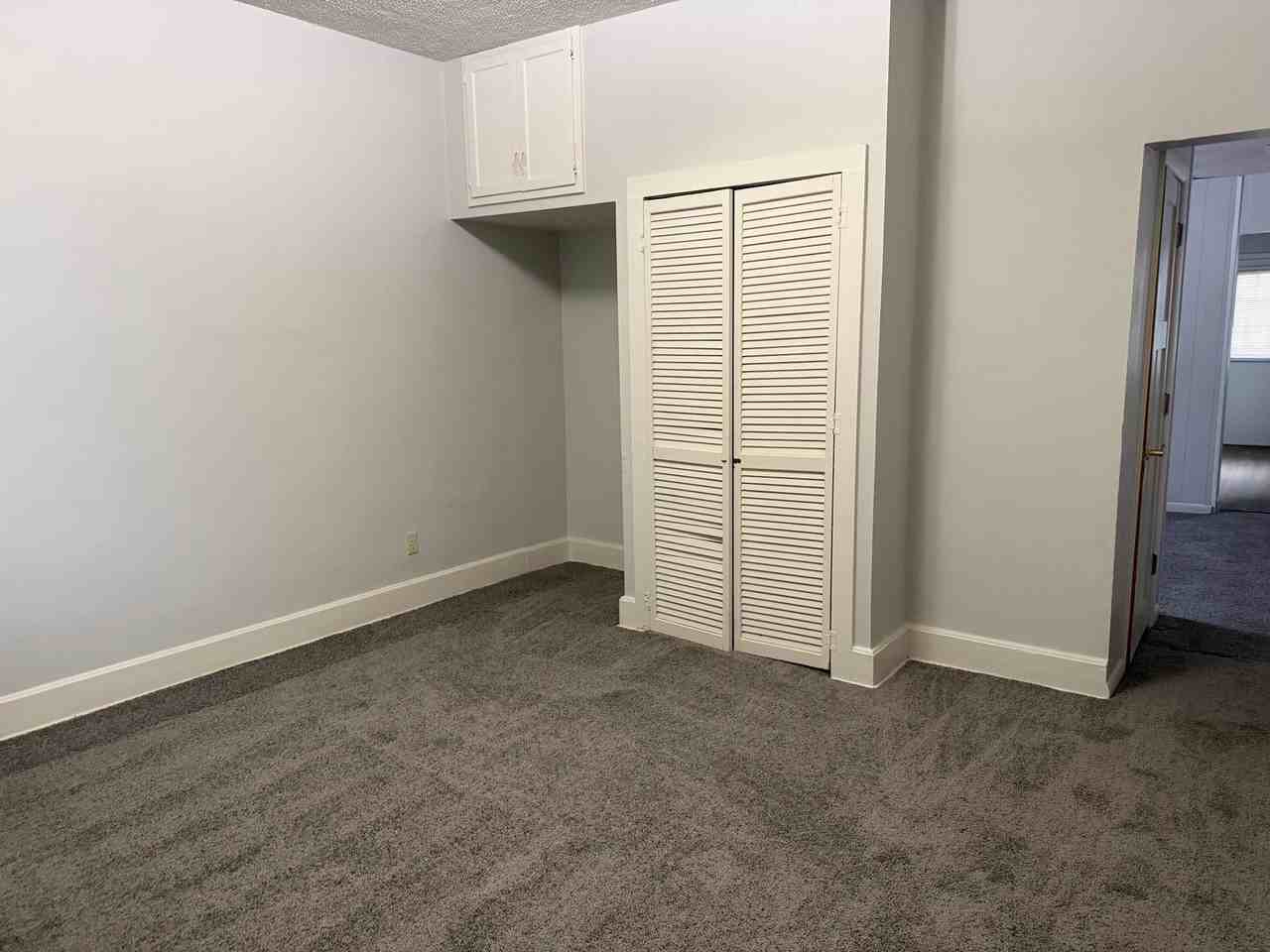 729 E Iowa St - Photo 2 of 6