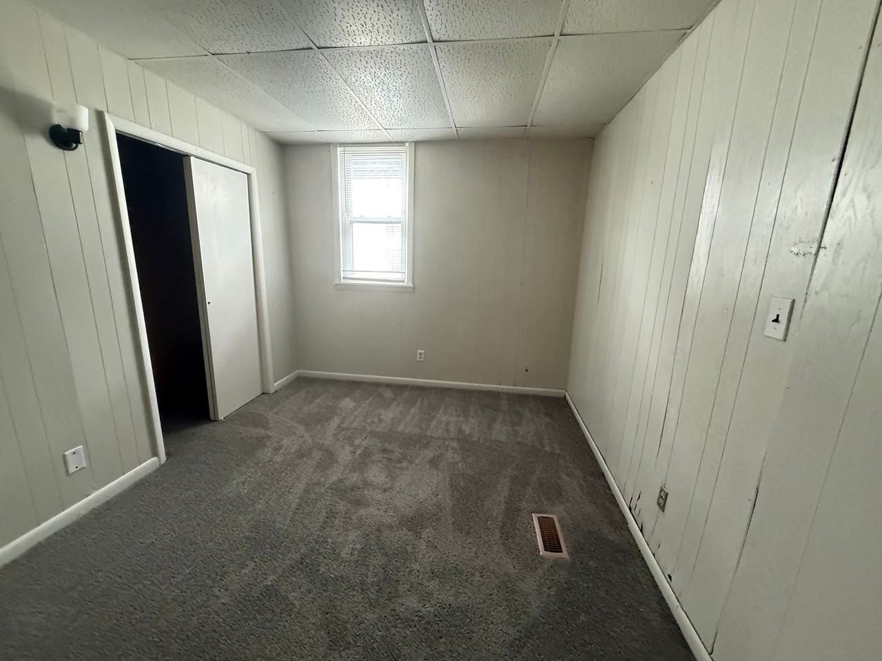 729 E Iowa St - Photo 3 of 6