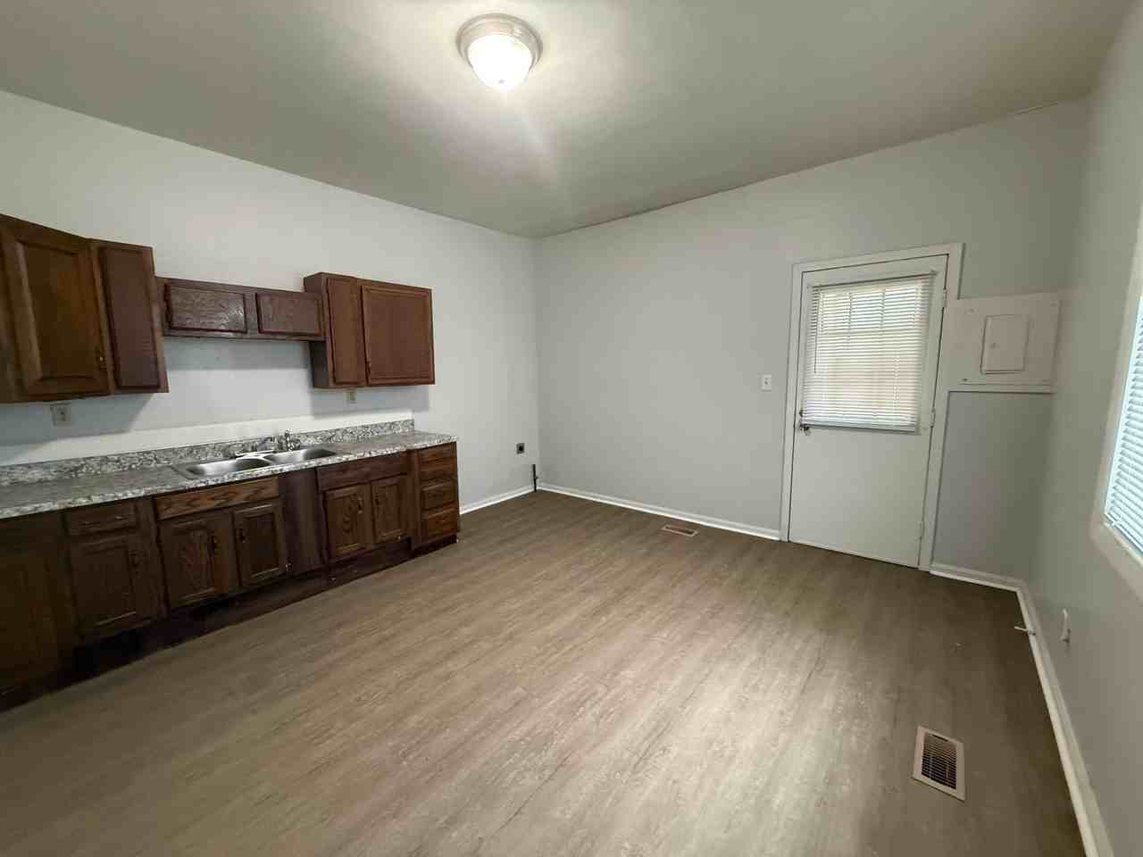 729 E Iowa St - Photo 5 of 6