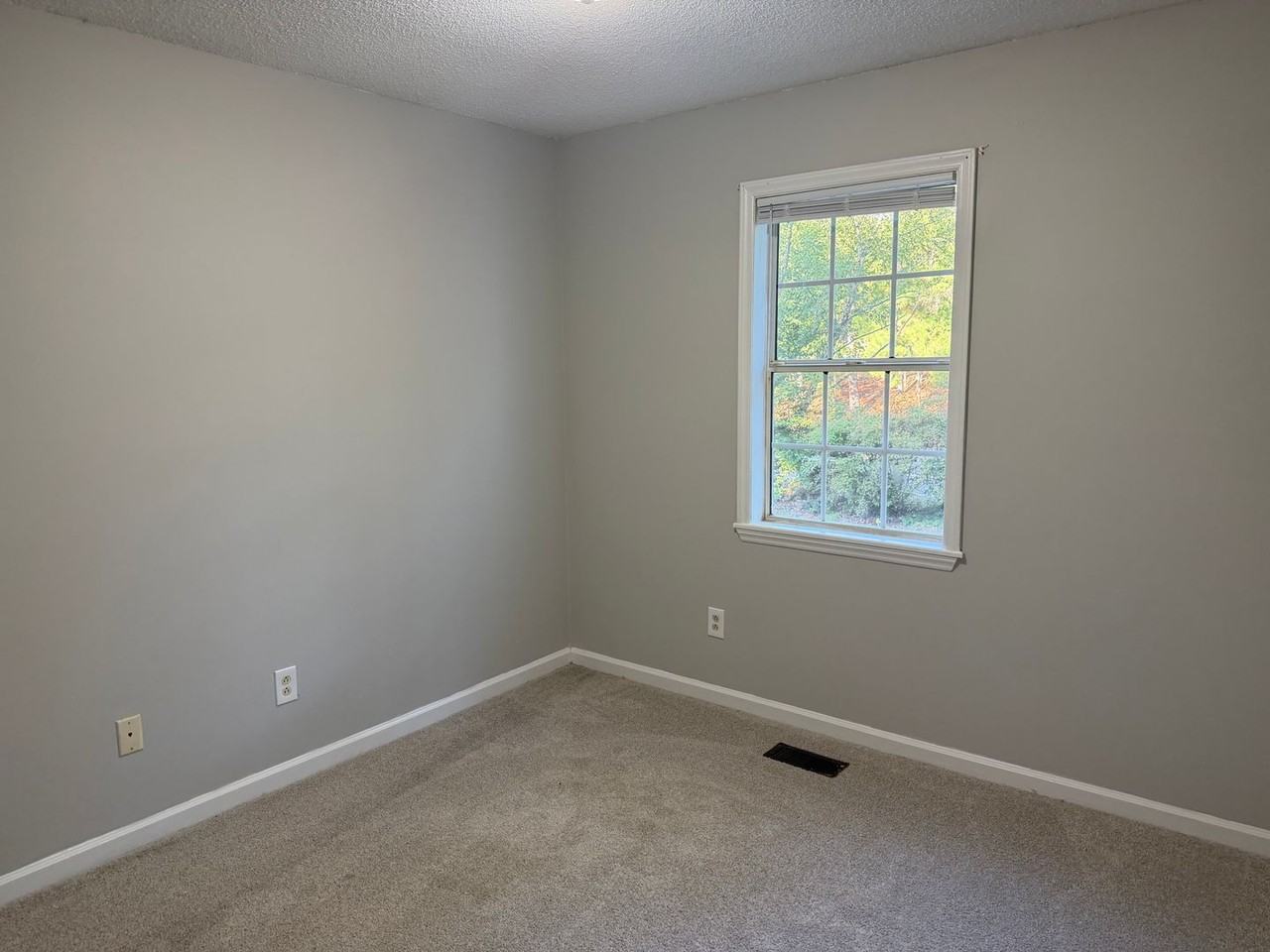 4266 Kaplan Dr - Photo 6 of 7