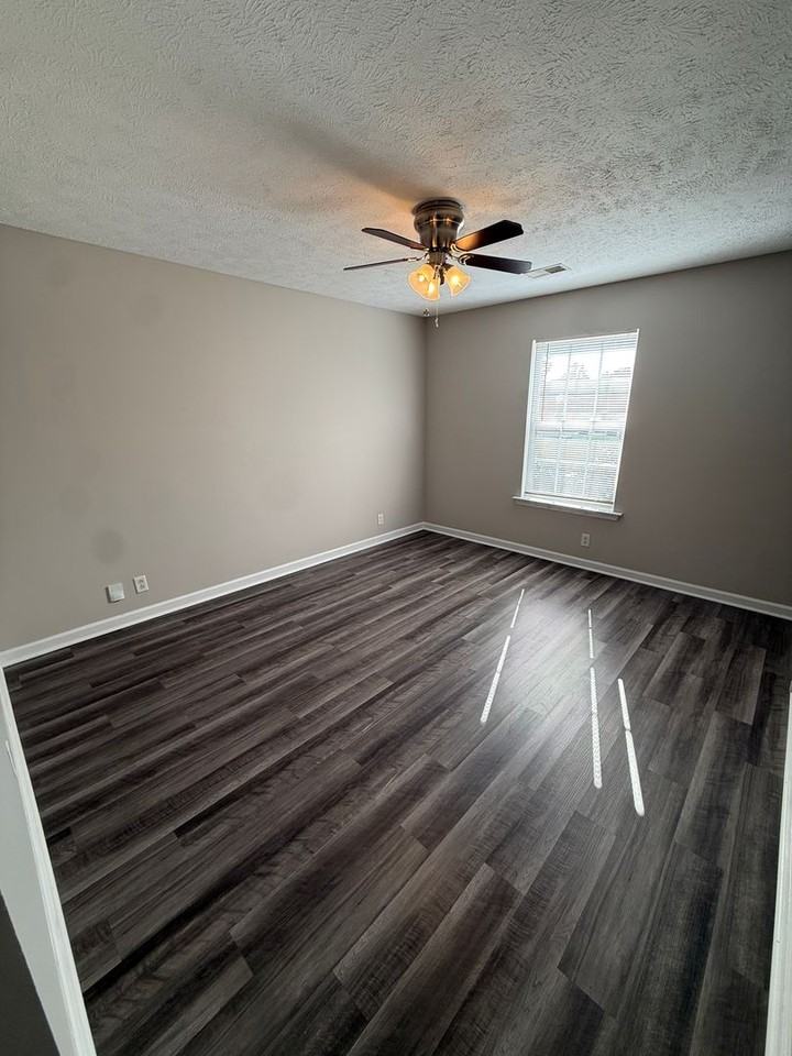 1947 Corsica Ct - Photo 5 of 21