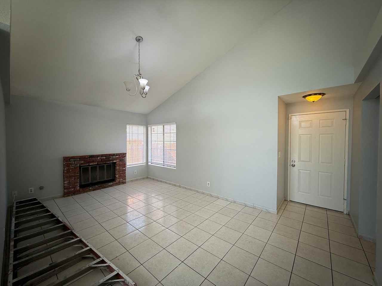 5114 Sunburst Dr - Photo 3 of 16